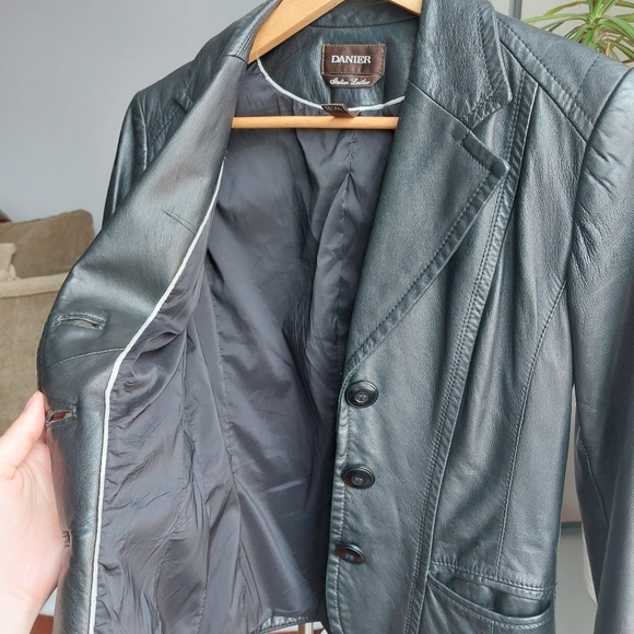 Danier leather jacket - Picture 4 of 4